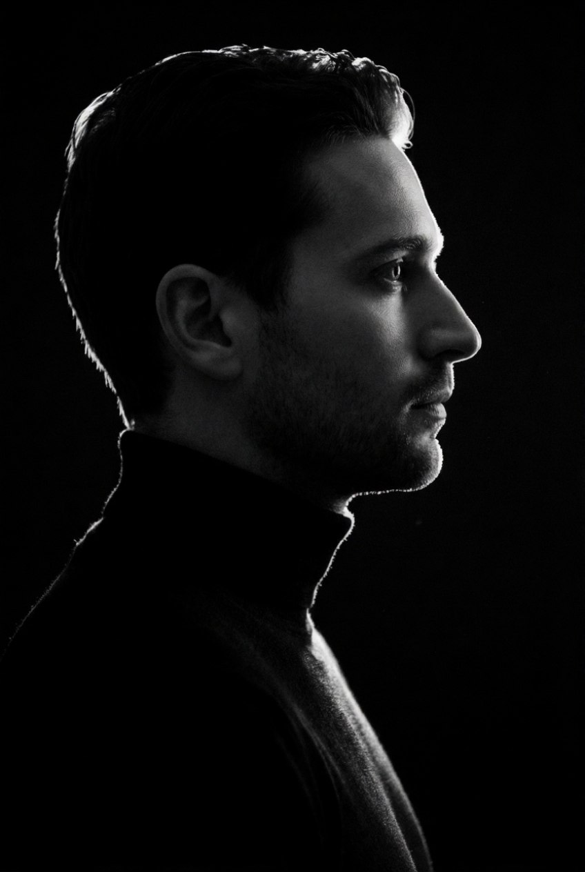 Черно-белый профиль